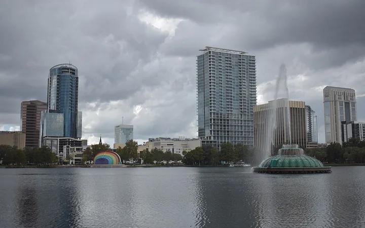 Lake Eola and Orlando skyline