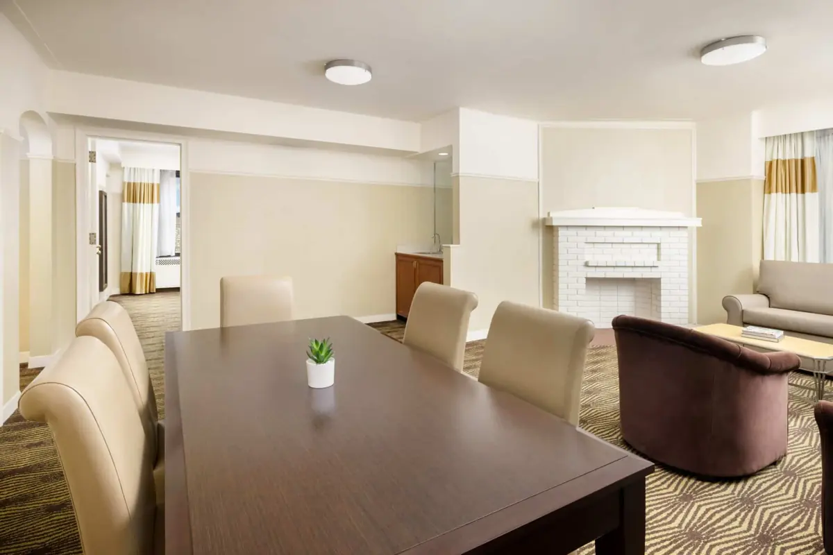 Interior of The New Yorker Family Suite (official Family Suite gallery image 8).