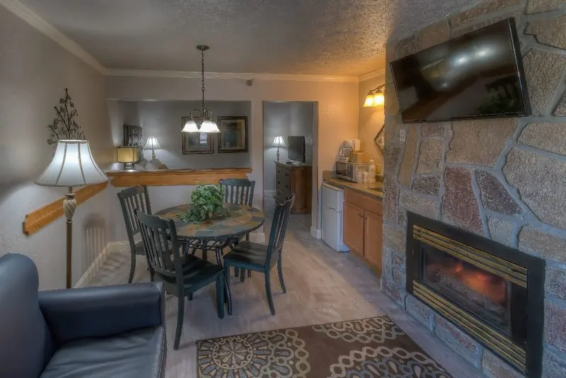Family Suite South (Unit FS) at Willow Brook Lodge (official gallery image 1).
