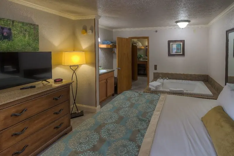 Family Suite South (Unit FS) at Willow Brook Lodge (official gallery image 4).